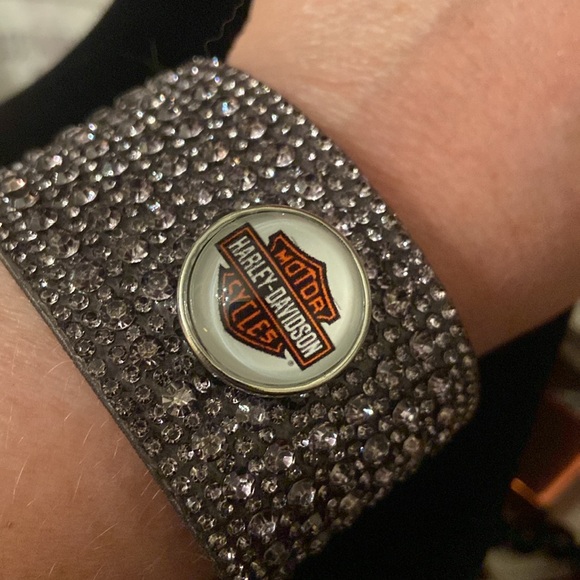 - HD Snap Bracelet Gray Taupe Bling Bracelet - Picture 2 of 6